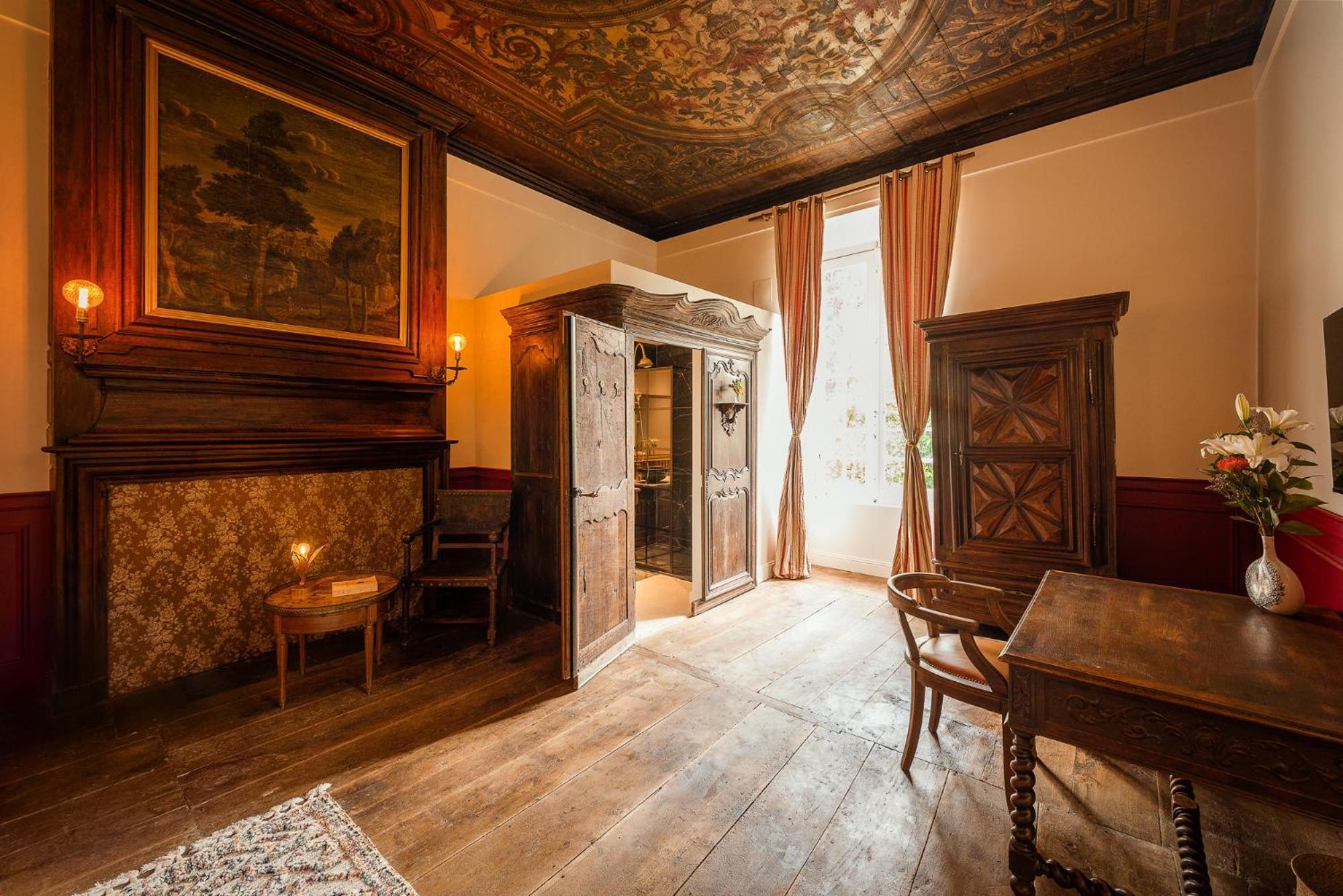 مبيت وإفطار Autoire Manoir De Laroque Delprat المظهر الخارجي الصورة
