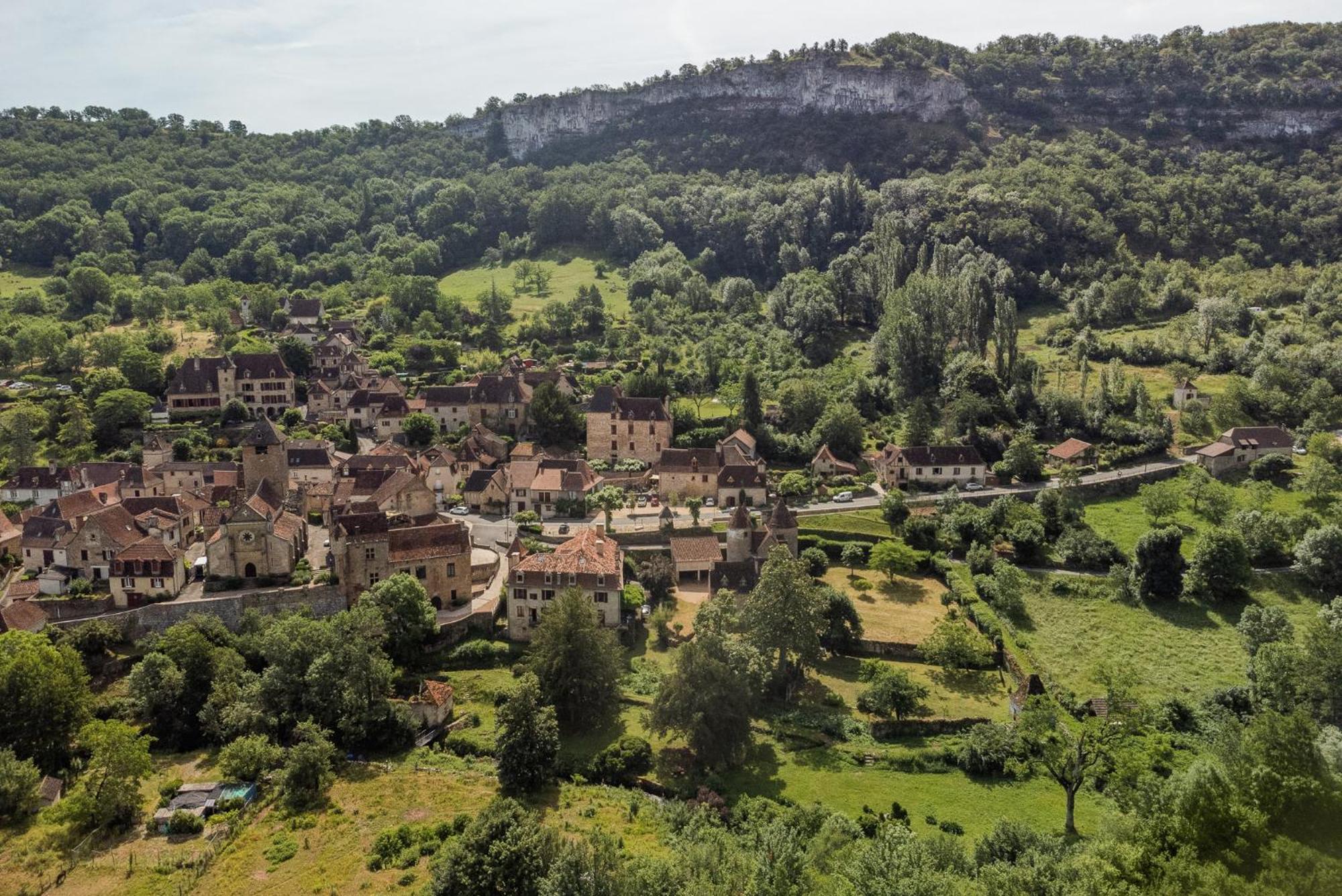 مبيت وإفطار Autoire Manoir De Laroque Delprat المظهر الخارجي الصورة