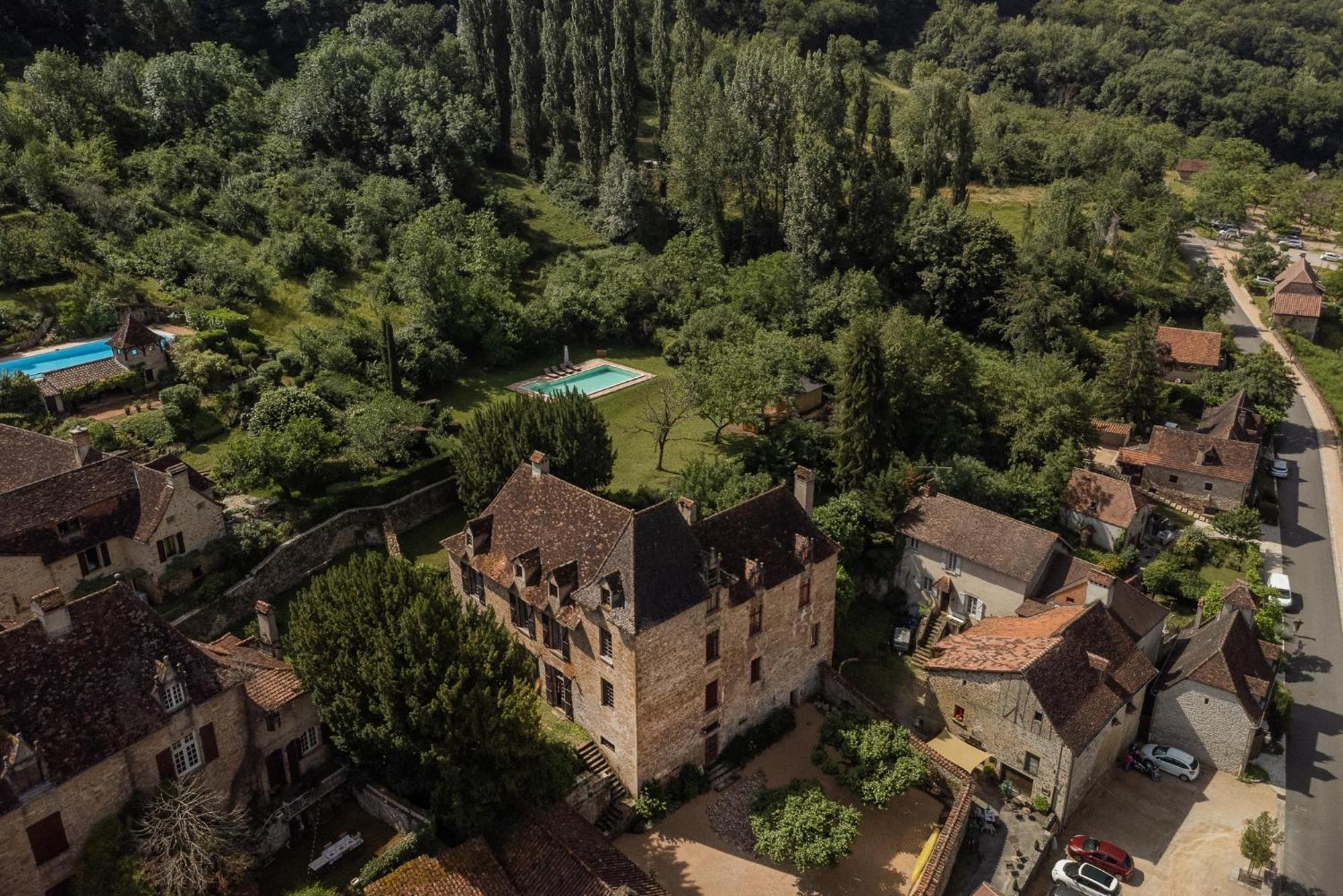 مبيت وإفطار Autoire Manoir De Laroque Delprat المظهر الخارجي الصورة